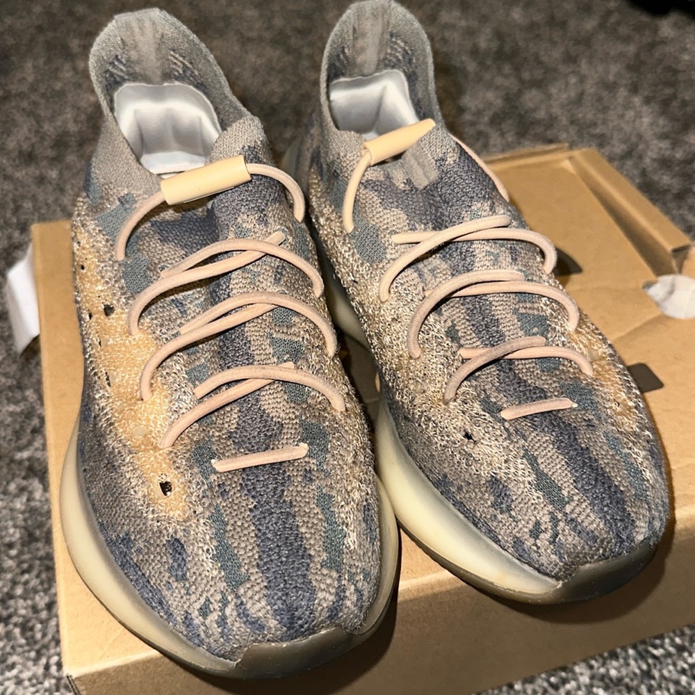 Unisex Yeezy 380 mist size 13K kept in good condition.